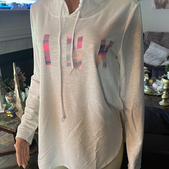 Pink 🤩 - Picture 3 of 4